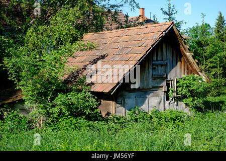 Pig sty dépendance dans le jardin d'une maison de village rural typique dans la région de zala en Hongrie Banque D'Images