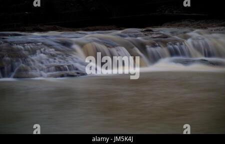 Le débit de la rivière Ciliwung recule. Banque D'Images