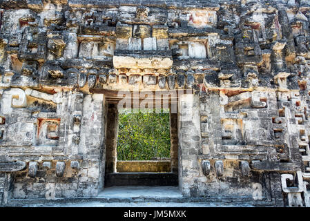 Temple maya dans les ruines de Cancún, Mexique Banque D'Images