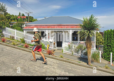 Baldwin Street (rue la plus raide du monde), du nord-est de la vallée, Dunedin, Otago, île du Sud, Nouvelle-Zélande Banque D'Images