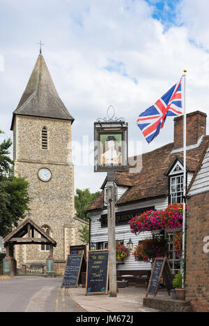 Le Queen's Head Pub et St Leonard's Church, Eglise Fin, Sandridge, Hertfordshire, Angleterre, Royaume-Uni Banque D'Images