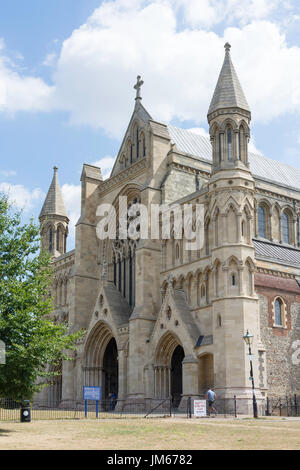 Avant de l'ouest de St Albans Cathedral, St Albans, Hertfordshire, Angleterre, Royaume-Uni Banque D'Images