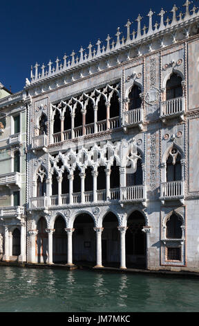 Ca' d'Oro Palazzo Santa Sofia golden house en vue de Venise Banque D'Images