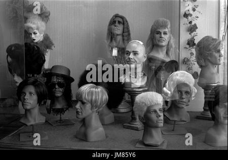Vitrine. Boutique de perruques rétro toupee pour hommes. Miami Floride États-Unis 2000s, HOMER SYKES Banque D'Images