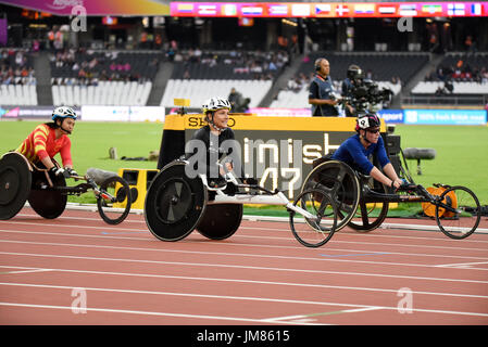 Amanda McGrory, Manuela Schaer et Jing Ma concurrentes dans le monde Para athlétisme championnats dans le stade de Londres. 800m de course en fauteuil roulant T54 dernière Banque D'Images