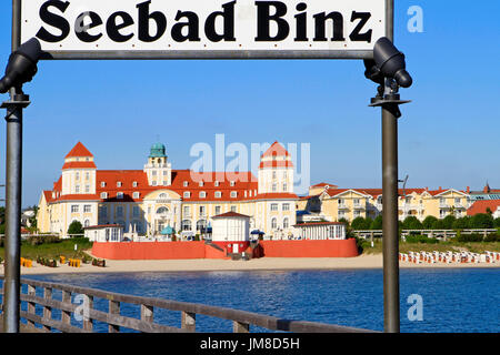 Station balnéaire de la mer Baltique et de la jetée de Binz sur l'île de Rügen, Mecklembourg-Poméranie-Occidentale, Allemagne, Europe Banque D'Images