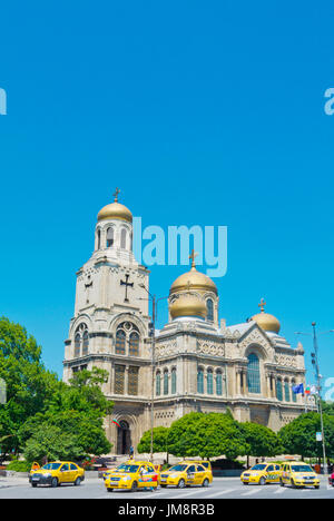 Dormition de la Theotokos Cathédrale, Pl Sveti Sveti Kiril I Metodiy, Saints Cyrille et Méthode square, Varna, Bulgarie Banque D'Images