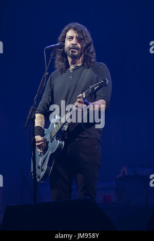 Comme Dave Grohl les Foo Fighters effectuer sur la pyramide de la scène à jour 3 de l'Glastonbury Festival 2017 à Digne Farm dans le Somerset. Musiciens : Dave Grohl, où Foo Fighters : Glastonbury, Somerset, Royaume-Uni Quand : 23 juin 2017 Source : WENN.com Banque D'Images