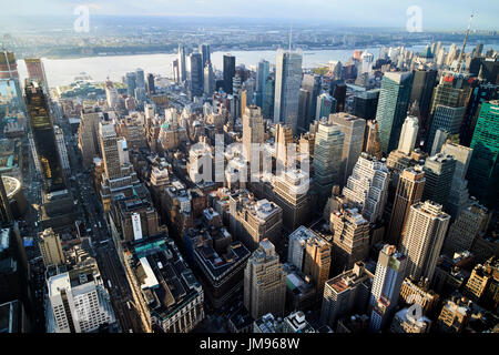 Vue aérienne sur les vêtements et hells kitchen clinton districts de New York USA Banque D'Images