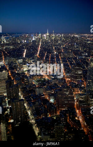Vue aérienne de Manhattan de Lower Manhattan à partir de l'un observatoire mondial New York USA Banque D'Images