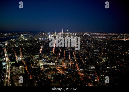 Vue aérienne de Manhattan de Lower Manhattan à partir de l'un observatoire mondial New York USA Banque D'Images