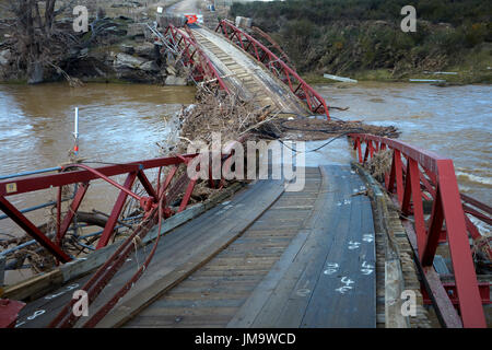 Historic pont suspendu au-dessus de la rivière Taieri, Sutton, Otago, île du Sud, Nouvelle-Zélande (détruit en 2017) Inondations Banque D'Images