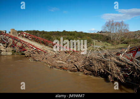 Historic pont suspendu au-dessus de la rivière Taieri, Sutton, Otago, île du Sud, Nouvelle-Zélande (détruit en 2017) Inondations Banque D'Images