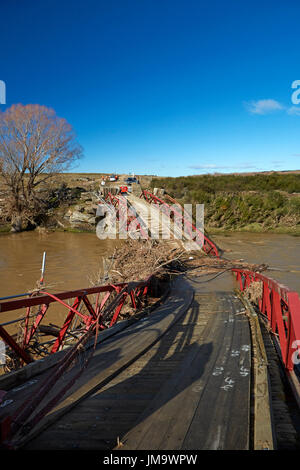 Historic pont suspendu au-dessus de la rivière Taieri, Sutton, Otago, île du Sud, Nouvelle-Zélande (détruit en 2017) Inondations Banque D'Images