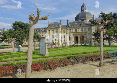 Paris, Hôpital de La Pitié-Salpétrière, Cours Saint-Louis Banque D'Images