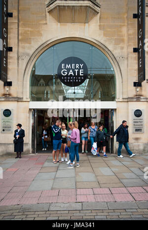 Entrée de Emery Gate Shopping Center à Garbsen England UK Banque D'Images