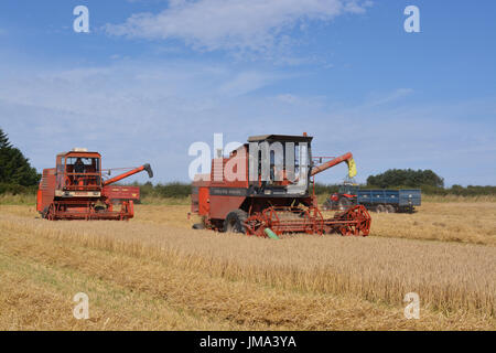 Deutz Fahr M1102 et Fahr moissonneuse-batteuse 1000 Banque D'Images