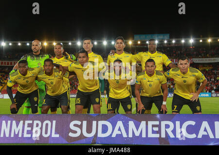 Bogota, Colombie. Le 25 juillet, 2017. Independiente Santa Fe de la Colombie et de l'Équateur en Fuerza Amarilla match pour la deuxième phase, 8 clés, de la CONMEBOL Copa Sudamericana 2017 joué à El Nemesio Camacho stade Campin à Bogota city Credit : Andres Moreno/Pacific Press/Alamy Live News Banque D'Images