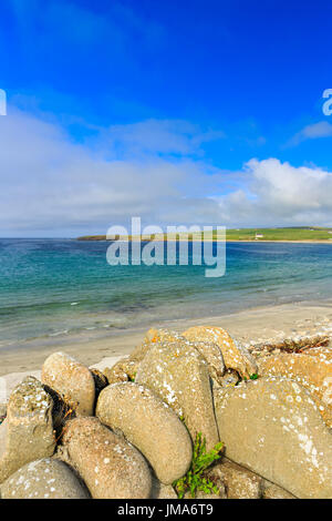 Sunny Bay des Orcades, Skaill Mainland, vu de Skara Brae plan du Banque D'Images