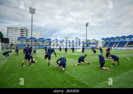 Mlada Boleslav, République tchèque. 26 juillet, 2017. Les joueurs du FK Mlada Boleslav assister à une session de formation avant le 3e tour de qualification, 1ère manche du Championnat européen de football match FK Mlada Boleslav vs Skenderbeu albanaise dans la région de Mlada Boleslav, République tchèque, le 26 juillet 2017. Photo : CTK Radek Petrasek/Photo/Alamy Live News Banque D'Images