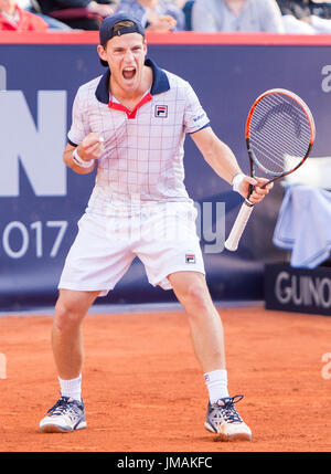 Hambourg, Allemagne. 26 juillet, 2017. L'Argentine Diego Schwartzman joue contre l'Allemagne C.-M.Stebe dans le men's single à l'ATP-Tour Tennis Open allemand à Hambourg, Allemagne, 26 juillet 2017. Photo : Daniel Bockwoldt/dpa/Alamy Live News Banque D'Images