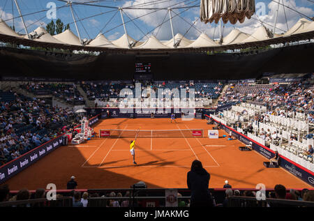 Hambourg, Allemagne. 26 juillet, 2017. Florian Mayer de l'Allemagne en action contre Andrey Kuznetsov, de la Russie dans le men's single à l'ATP-Tour Tennis Open allemand à Hambourg, Allemagne, 26 juillet 2017. Photo : Daniel Bockwoldt/dpa/Alamy Live News Banque D'Images