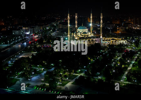 La Tchétchénie. 24 juillet, 2017. Photo prise le 24 juillet 2017 montre une vue générale de l'Akhmad Kadyrov 'Coeur de Tchétchénie" mosquée centrale à Grozny, Tchétchénie, la Russie. Credit : Bai Xueqi/Xinhua/Alamy Live News Banque D'Images