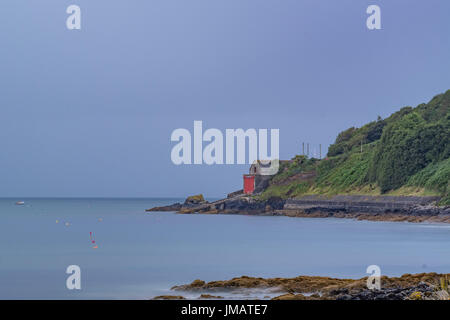 Newlyn, Cornwall, UK. 27 juillet 2017. Météo britannique. Le ciel dans le sud-ouest de Cornwall a été recouverte d'une épaisse couche de nuages au lever du soleil ce matin. La prévision pour la journée a une chance d'un peu de soleil, et de fortes averses. Crédit : Simon Maycock/Alamy Live News Banque D'Images