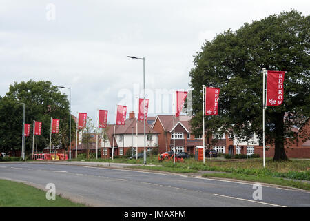 Maidstone, Kent, UK. Jeudi 27 Juillet 2017.avec les agents immobiliers à travers le pays qui souffre d'un ralentissement dans le marché du logement la construction de nouvelles maisons continue sur le bord de Maidstone, Banque D'Images