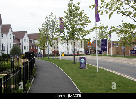 Maidstone, Kent, UK. Jeudi 27 Juillet 2017.avec les agents immobiliers à travers le pays qui souffre d'un ralentissement dans le marché du logement la construction de nouvelles maisons continue sur le bord de Maidstone, Banque D'Images