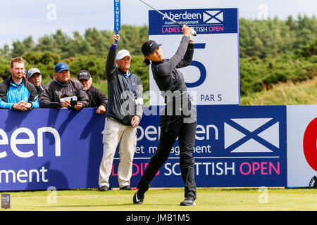 Irvine, Ecosse, Royaume-Uni. 27 juillet, 2017. Le premier jour de la 15th Scottish Open Golf Championship a débuté aujourd'hui avec 156 joueurs représentant 32 nationalités, jouant pour le plus grand fonds de prix dans l'histoire du championnat. Bon nombre des joueurs aux prises avec les forts vents sud-ouest jusqu'à 20 mph, les cours et le style des liens à des douche à effet pluie. Credit : Findlay/Alamy Live News Banque D'Images