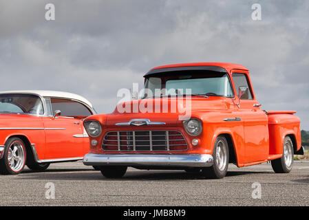 1956 Ford Custom Orange pick up truck à un american car show. L'Essex. UK Banque D'Images