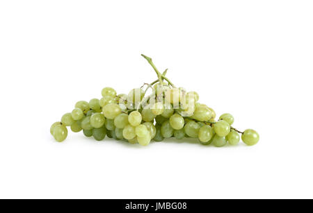 Bouquet de raisin vert sur fond blanc. Isolé avec clipping path Banque D'Images