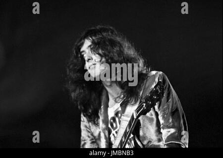 Led Zeppelin effectuant au Newport Jazz Festival de Newport, le 6 juillet 1969. ** Jamais-AVANT A publié des photos ** © Peter Tarnoff / MediaPunch Banque D'Images