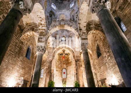 Intérieur de l'église de San Cataldo, l'architecture arabo-normand dans la Piazza Bellini, Palerme, Sicile Banque D'Images