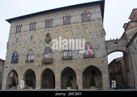 L'Italie, Pistoia - 27 novembre 2016 : l'avis de Palazzo del Comune, city hall, municipial musée de Pistoia, le 27 novembre 2016 à Pistoia, Toscane, il Banque D'Images