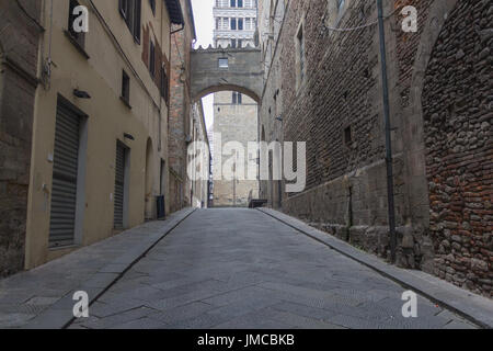 L'Italie, Pistoia - 27 novembre 2016 : l'avis de campanile del Duomo di Prato le 27 novembre 2016 à Pistoia, toscane, italie. Banque D'Images