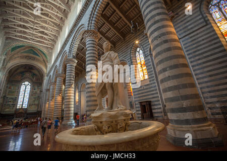 Intérieur de la cathédrale d'Orvieto, Italie Banque D'Images