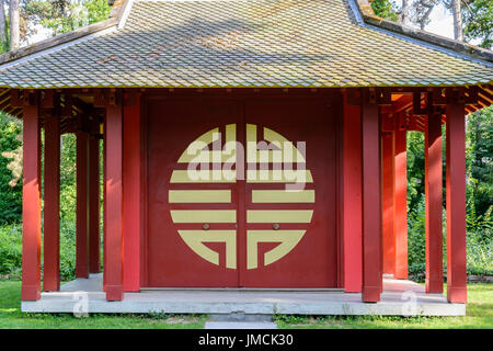 Close-up de la Memorial Temple indochinois dans le jardin d'agronomie tropicale à Paris, dédiée à la soldats vietnamiens qui sont morts pour la France. Banque D'Images