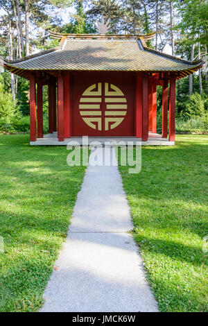 Vue avant de la Memorial Temple indochinois dans le jardin d'agronomie tropicale à Paris, dédiée à la soldats vietnamiens qui sont morts pour la France. Banque D'Images