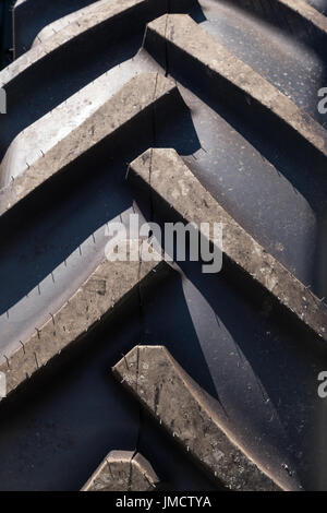 Pneu de tracteur Banque D'Images