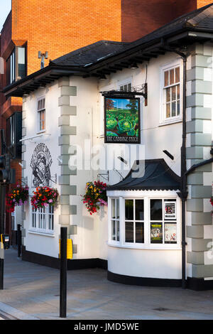 Le pub local / Cabbage Patch / public house. Twickenham, Royaume-Uni ; occupé / monde / lieu populaire sur les jours de match de rugby. Banque D'Images