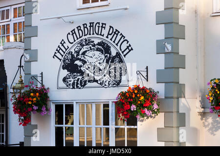 Signe de la Pub / Cabbage Patch public house. Twickenham, Royaume-Uni ; occupé / monde / lieu populaire les jours de match. Banque D'Images