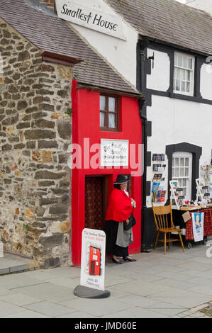 La plus petite maison en Grande-Bretagne sur le quai dans la ville de Conwy dans le Nord du Pays de Galles Banque D'Images