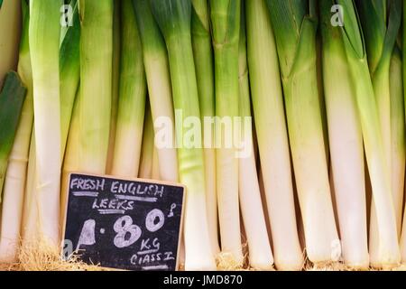 Poireaux anglais pour la vente au marché intérieur Banque D'Images