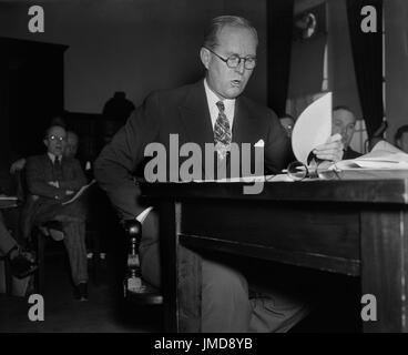 Joseph P. Kennedy, président de la Commission maritime des États-Unis, comme figurant avant de comité du Congrès, Washington DC, USA, Harris & Ewing, Décembre 1937 Banque D'Images