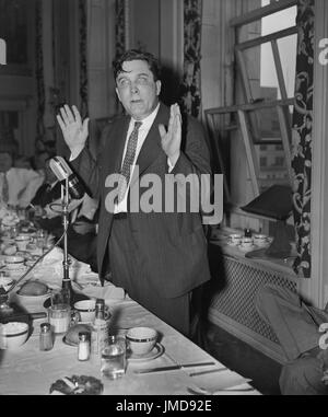 Wendell Willkie, bientôt-à-être candidat républicain à la présidence, traitant National Press Club, Washington, DC, États-Unis, Harris & Ewing, Juin 1940 Banque D'Images