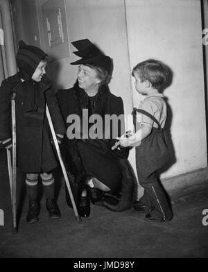 La Première Dame Eleanor Roosevelt Visiter Children's Hospital, Washington DC, USA, Harris & Ewing, Janvier 1939 Banque D'Images