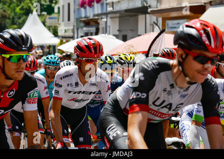 BRIANCON , FRANCE - 20 juillet 2017. Les cyclistes au début de l'étape 18 à Briançon , itinéraire Briancon / Izoard ,Tour de France 2017. Banque D'Images