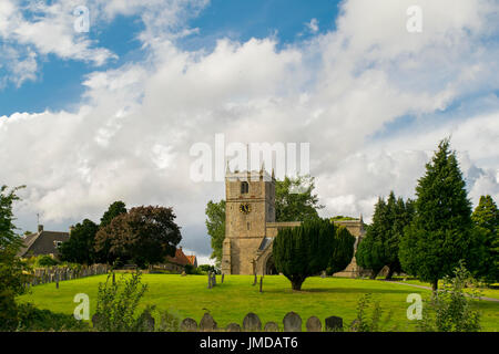 Saint Pter et l'église Saint-Paul à Warsop Banque D'Images